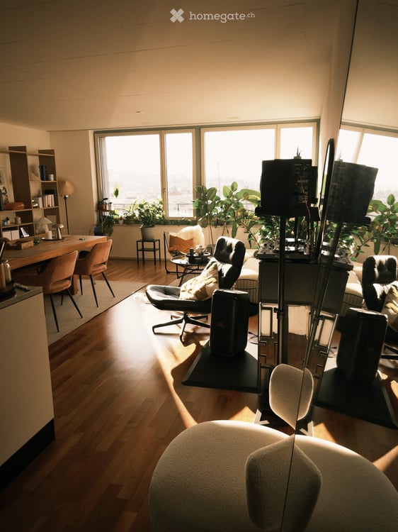 Traumhafte Durchschusswohnung mit 3.5 Zimmer am Bhf Altstetten 1