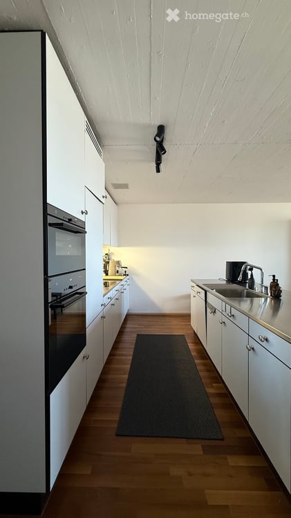Traumhafte Durchschusswohnung mit 3.5 Zimmer am Bhf Altstetten 5