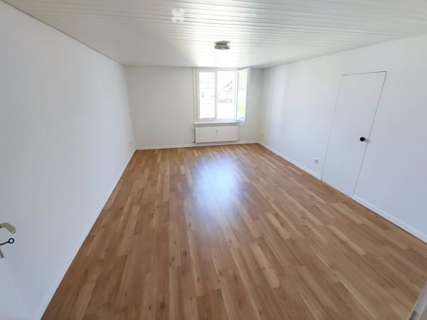 Helle, renovierte 2.5-Zimmer-Wohnung mit Bergsicht in Nesslau 5