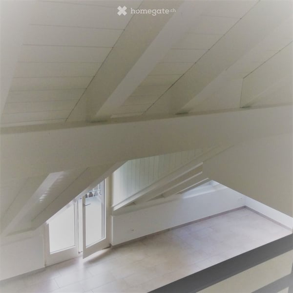 Grosszügige 5.5-Zimmer-Maisonette-Wohnung mit Balkon und herrlicher Aussicht in Neerach 2