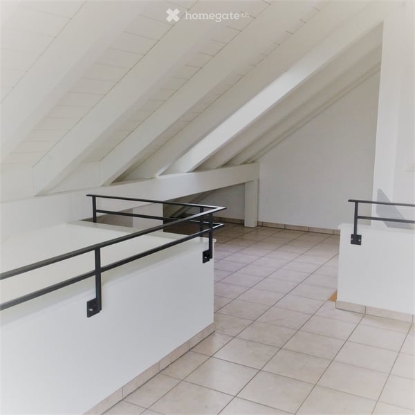 Grosszügige 5.5-Zimmer-Maisonette-Wohnung mit Balkon und herrlicher Aussicht in Neerach 1