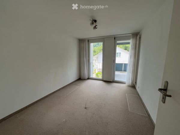 Jetzt kaufen und den Balkon geniessen. Helle Eigentumswohnung in Feuerthalen zu verkaufen. 6