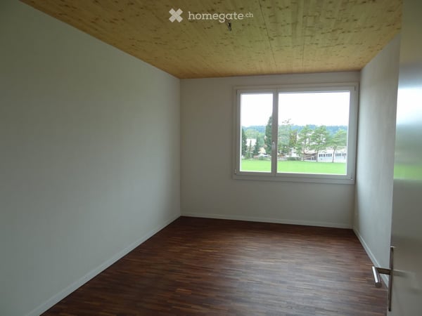 Gebäude zum Wohlfühlen: Grosszügige 4.5 Zimmer-Wohnung im Eigentumsstandard mit Blick ins Grüne 10