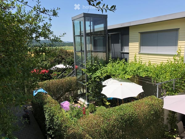 Gebäude zum Wohlfühlen: Grosszügige 4.5 Zimmer-Wohnung im Eigentumsstandard mit Blick ins Grüne 4