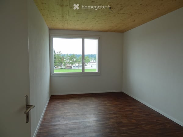 Gebäude zum Wohlfühlen: Grosszügige 4.5 Zimmer-Wohnung im Eigentumsstandard mit Blick ins Grüne 9