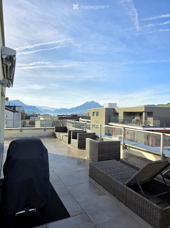 Stunning 3.5-Room Attic Apartment with Panoramic Views in Küssnacht am Rigi 5