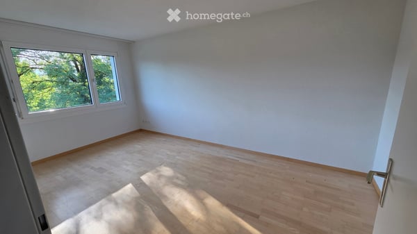 Charmante 5.5-Zimmer-Dachwohnung mit Balkon und Aussicht in Gossau ZH 8