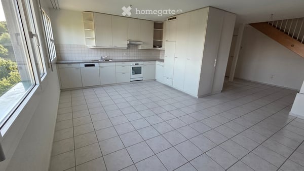 Charmante 5.5-Zimmer-Dachwohnung mit Balkon und Aussicht in Gossau ZH 2