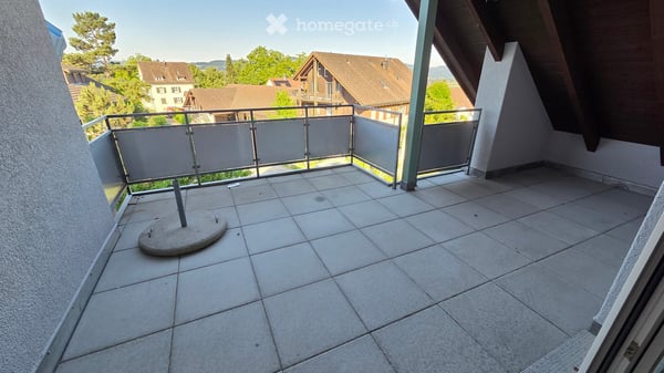 Charmante 5.5-Zimmer-Dachwohnung mit Balkon und Aussicht in Gossau ZH 6