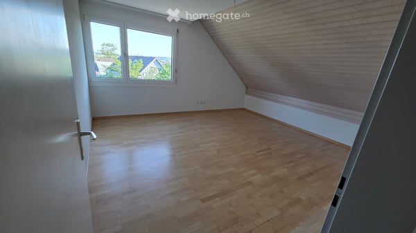 Charmante 5.5-Zimmer-Dachwohnung mit Balkon und Aussicht in Gossau ZH 7