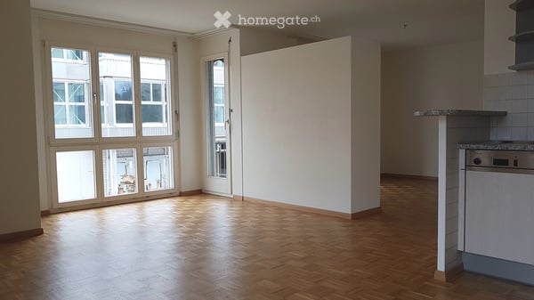 Geräumige und helle 1.5 - Zimmerwohnung in kleinerem Mehrfamilienhaus mit Lift und Tiefgagarge 2