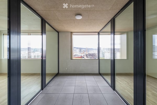 Bright 3.5-Room Apartment with Balcony and Uetliberg Views, Zürich 8048 5