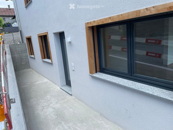 3 1/2 Zimmer Neubau-Wohnung in Castrisch 2