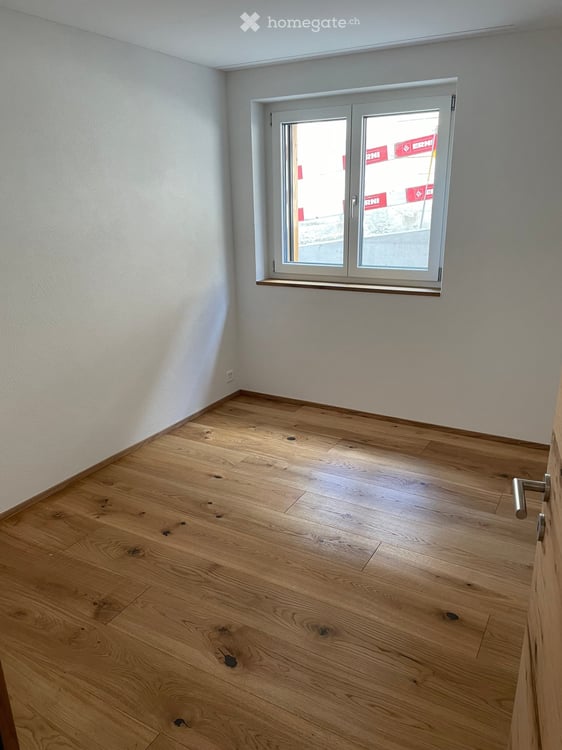 3 1/2 Zimmer Neubau-Wohnung in Castrisch 5