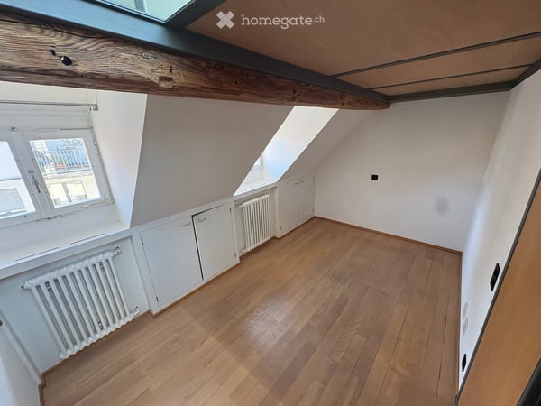 1 JAHR BEFRISTET (BIS 31.08.2027): Einmalige 3.5-Zimmer-Dachwohnung mit Terrasse 7