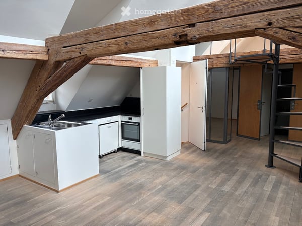 1 JAHR BEFRISTET (BIS 31.08.2027): Einmalige 3.5-Zimmer-Dachwohnung mit Terrasse 2