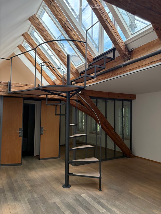 1 JAHR BEFRISTET (BIS 31.08.2027): Einmalige 3.5-Zimmer-Dachwohnung mit Terrasse 4