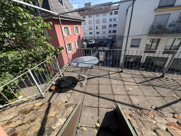 1 JAHR BEFRISTET (BIS 31.08.2027): Einmalige 3.5-Zimmer-Dachwohnung mit Terrasse 9