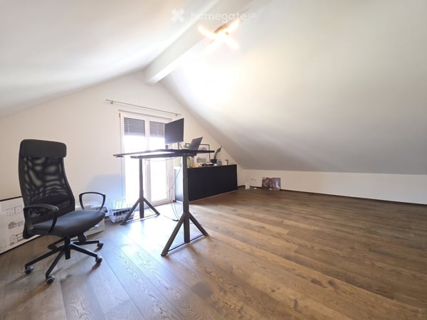 Moderne 4.5-Zimmer-Maisonettewohnung mit Balkon, 2 Tiefgaragenplätzen und E-Lademöglichkeit 9