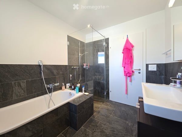 Moderne 4.5-Zimmer-Maisonettewohnung mit Balkon, 2 Tiefgaragenplätzen und E-Lademöglichkeit 5