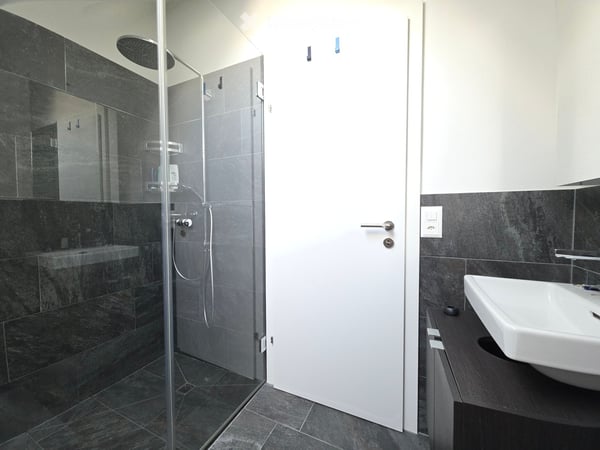 Moderne 4.5-Zimmer-Maisonettewohnung mit Balkon, 2 Tiefgaragenplätzen und E-Lademöglichkeit 6