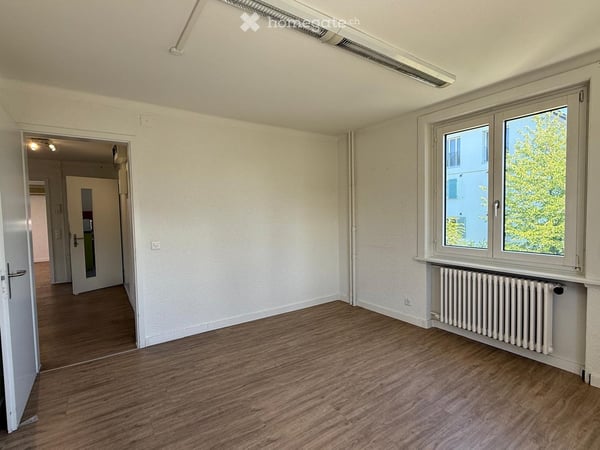 Helles Büro im Altbau an zentraler Lage in Wettingen 2