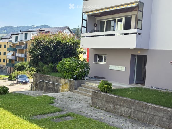 Charmante 4-Zimmer-Wohnung mit Balkon und schöner Aussicht in Wald ZH 9