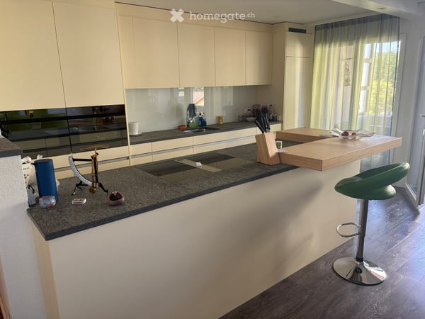 Charmante 4-Zimmer-Wohnung mit Balkon und schöner Aussicht in Wald ZH 2
