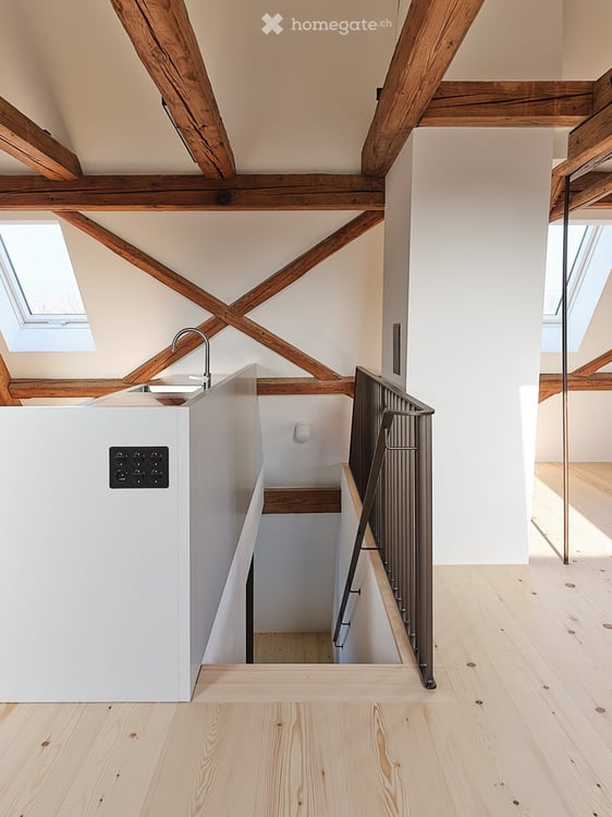 Einzigartiges Loft im Dachgeschoss – Historischer Charme trifft modernen Wohnkomfort 2
