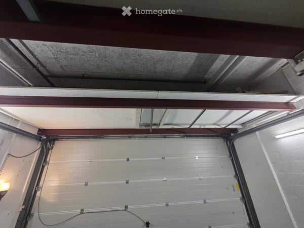 Garage double fermé avec mezzanine 2