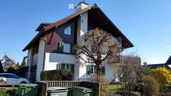Charmante 2.5-Zimmer-Dachwohnung mit Cheminée in Weiningen 5