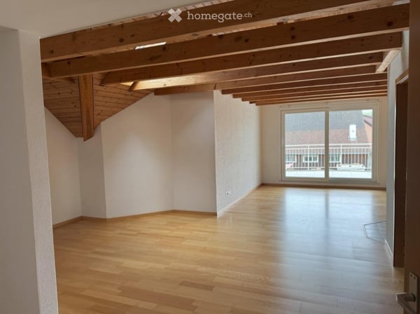 Charmante 5.5-Zimmer-Dachwohnung mit Cheminée in ruhigem 2-Familienhaus 2
