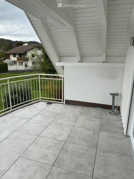 Charmante 5.5-Zimmer-Dachwohnung mit Cheminée in ruhigem 2-Familienhaus 9