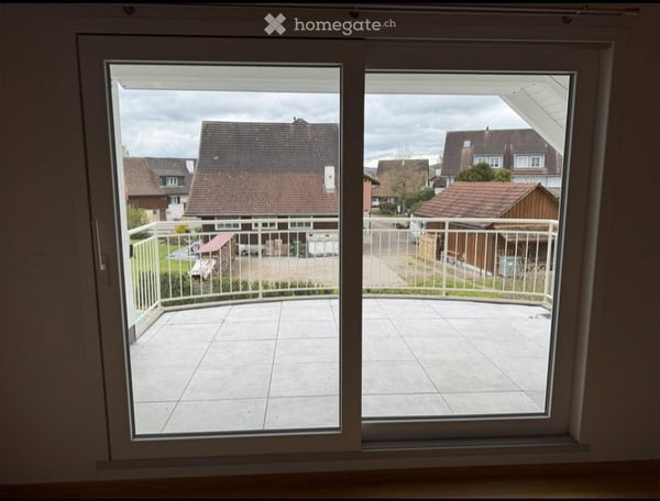 Charmante 5.5-Zimmer-Dachwohnung mit Cheminée in ruhigem 2-Familienhaus 7