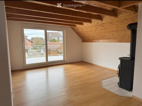Charmante 5.5-Zimmer-Dachwohnung mit Cheminée in ruhigem 2-Familienhaus 4