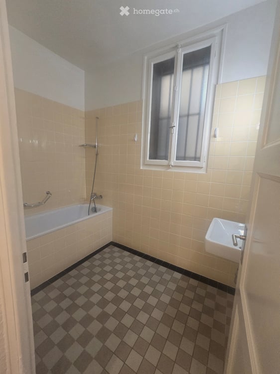 Appartement non meublé de 4 pièces avec balcon au cœur de Genève (Disponible tout de suite) 10