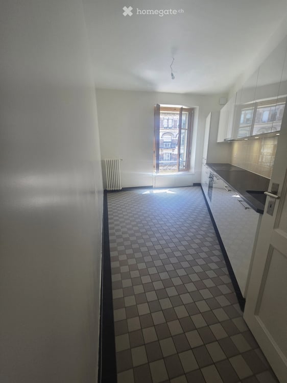 Appartement non meublé de 4 pièces avec balcon au cœur de Genève (Disponible tout de suite) 9