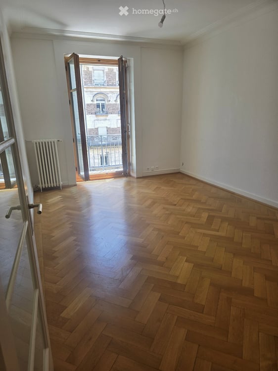 Appartement non meublé de 4 pièces avec balcon au cœur de Genève (Disponible tout de suite) 3