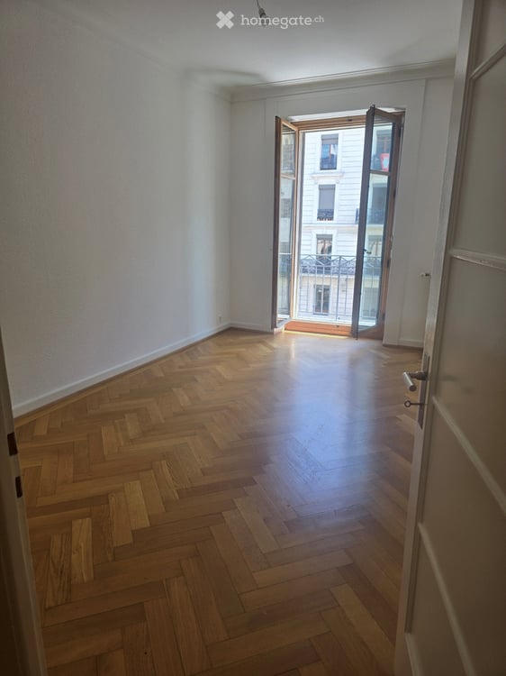 Appartement non meublé de 4 pièces avec balcon au cœur de Genève (Disponible tout de suite) 2