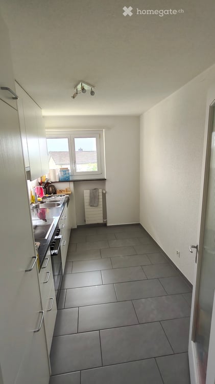 Helle 3-Zimmer-Wohnung mit Balkon in Oetwil am See 2