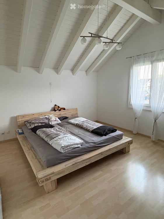 Charmante 5.5-Zimmer-Dachwohnung in Rufi, SG 3
