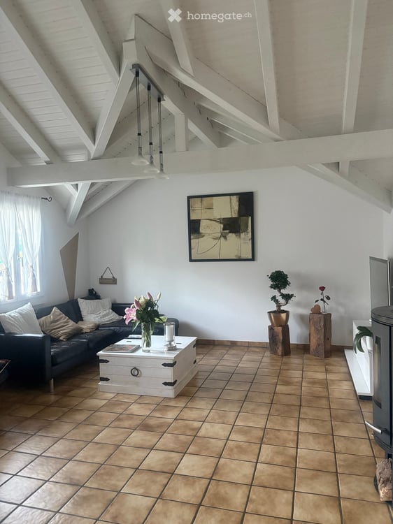 Charmante 5.5-Zimmer-Dachwohnung in Rufi, SG 2
