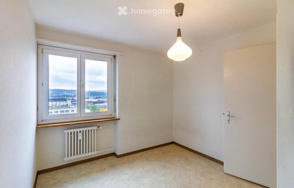 Sonnige 4-Zimmer-Wohnung mit Weitblick und grossem Potenzial in Döttingen 4