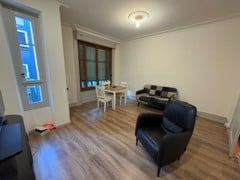 Charming 2.5-Room Apartment with Balcony in the Heart of Geneva – Available Immediately 10