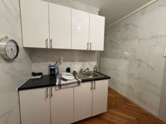 Charming 2.5-Room Apartment with Balcony in the Heart of Geneva – Available Immediately 8