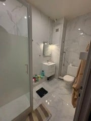 Charming 2.5-Room Apartment with Balcony in the Heart of Geneva – Available Immediately 5