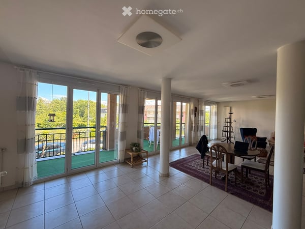 Spacieux appartement de 6 pièces avec vue et balcon à Divonne-les-Bains 2