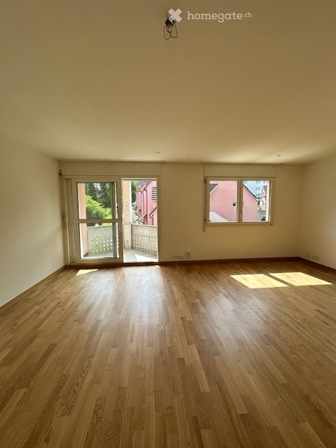 Attraktive 3.5 Zimmer-Wohnung mit zwei Balkonen und Garagen in Zürich Triemli 7