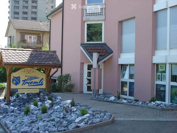Attraktive 3.5 Zimmer-Wohnung mit zwei Balkonen und Garagen in Zürich Triemli 12