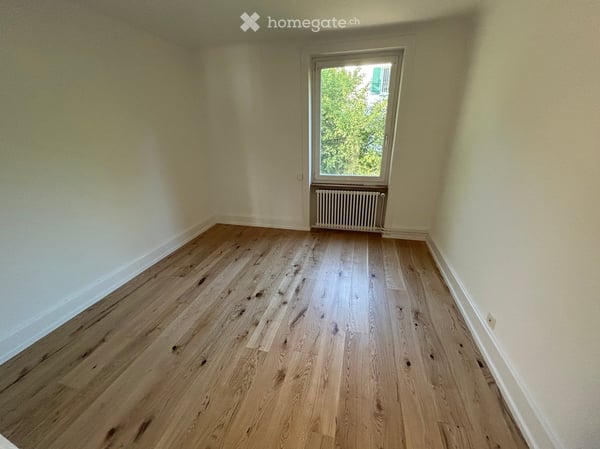 4.5-Zimmer Wohnung im Hochparterre in Birsfelden mit wunderschönem Garten und Swimming-Pool 4